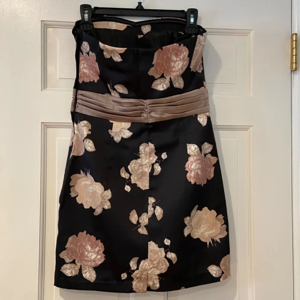 H&M Floral Satin-Like Strapless Mini Dress – Size 8, Black with Beige Bow